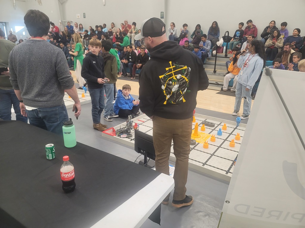 Cape Fear Middle School Grizzlies Represent at VEX Robotics Competition! 