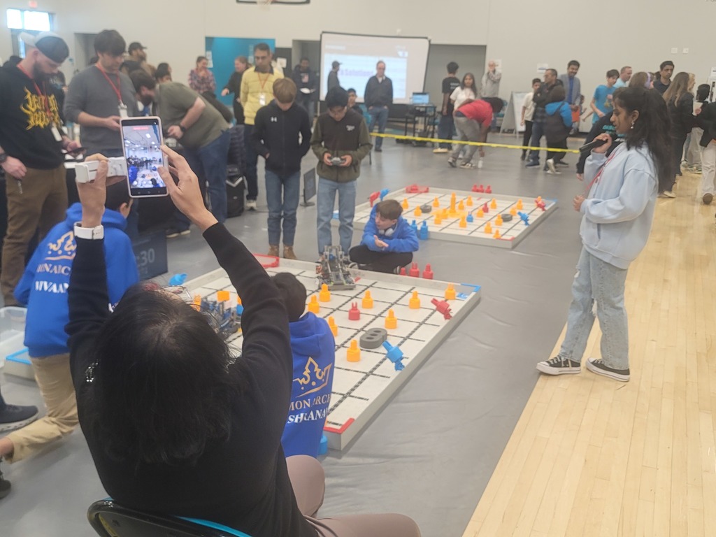 Cape Fear Middle School Grizzlies Represent at VEX Robotics Competition! 