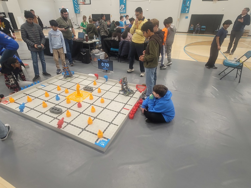 Cape Fear Middle School Grizzlies Represent at VEX Robotics Competition! 