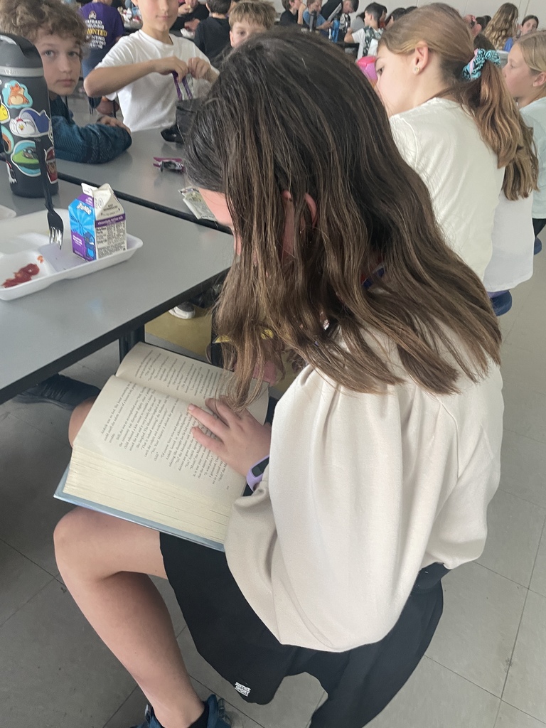 students reading at lunch