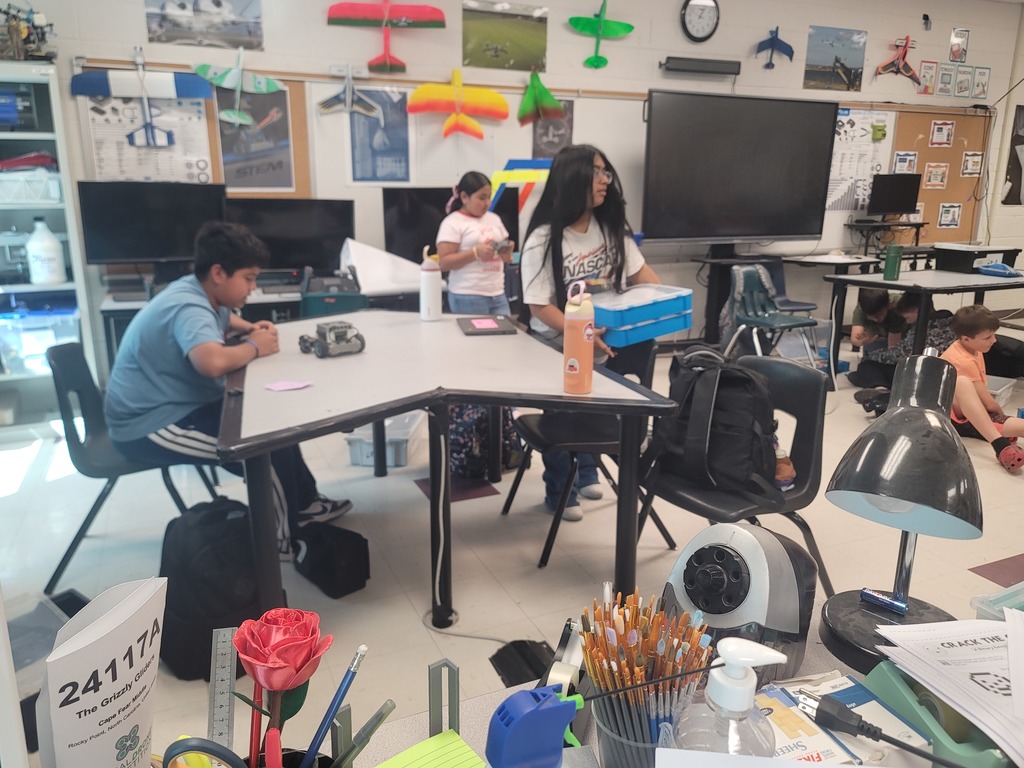 6th grade STEM students