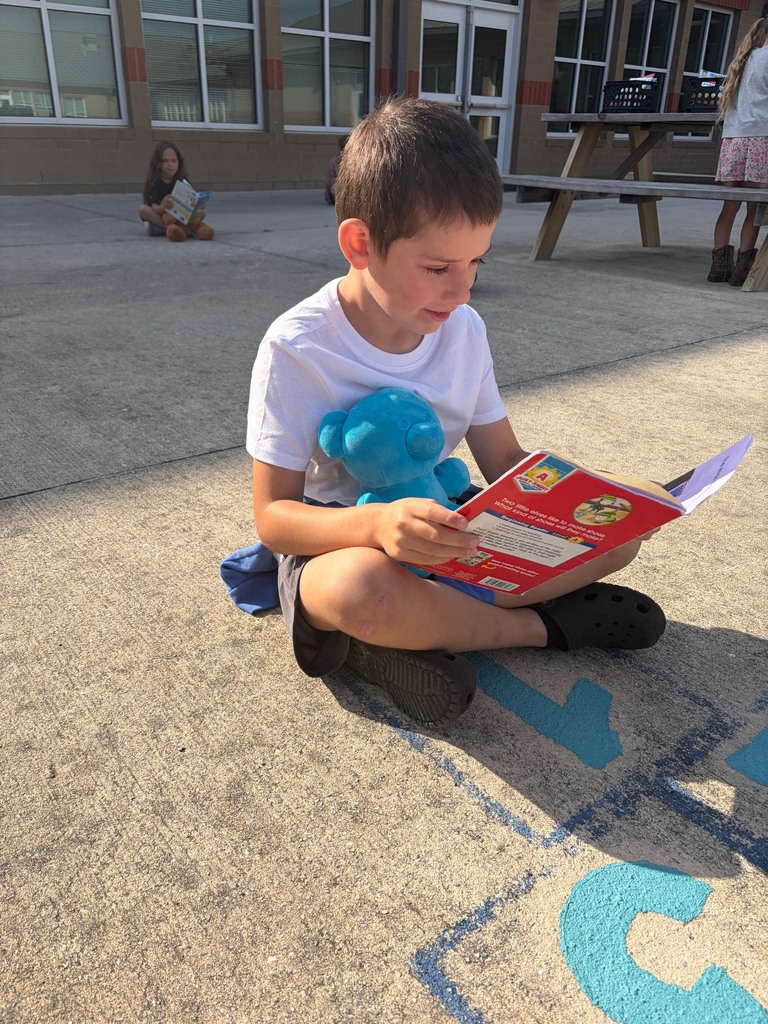 kindergarten kids reading outside
