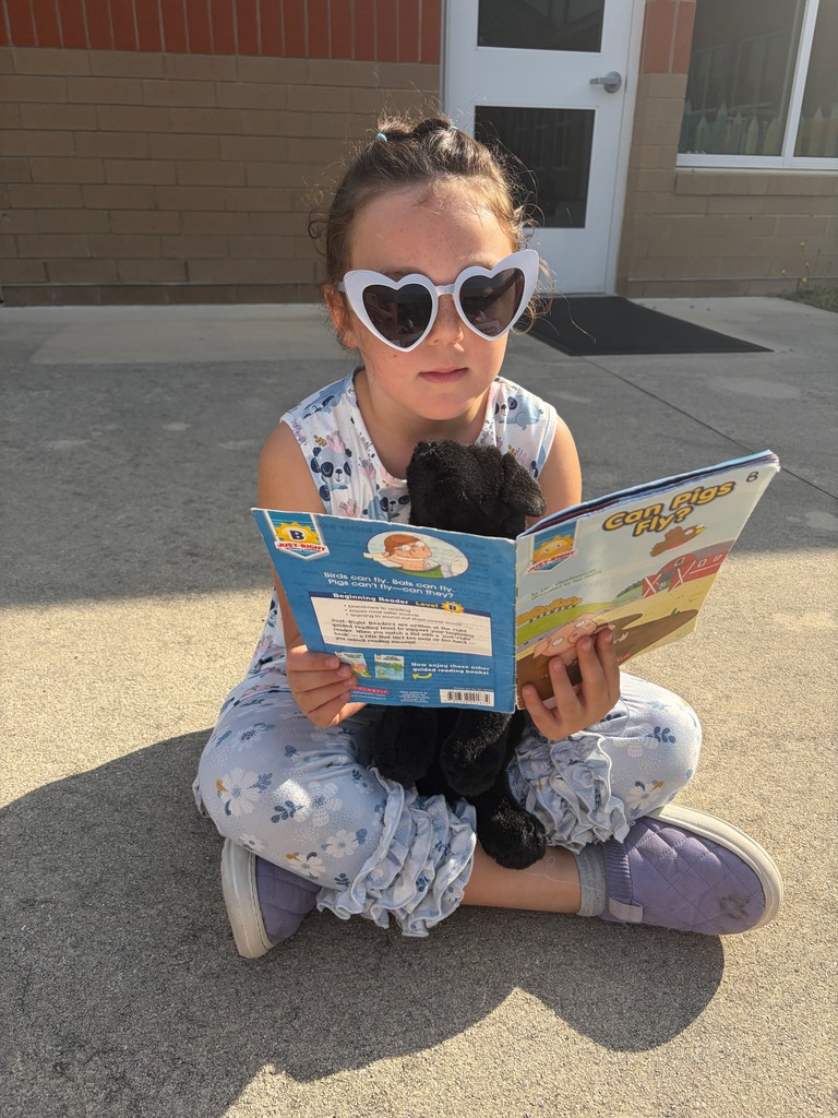 kindergarten kids reading outside