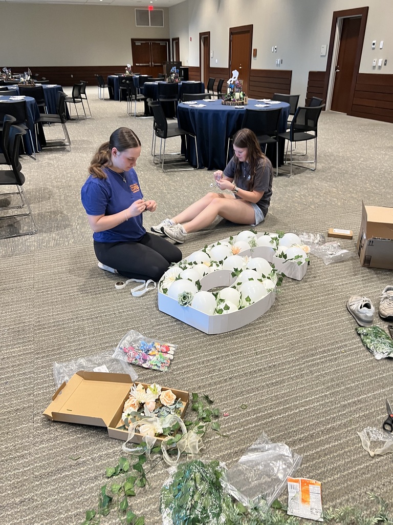 PECHS Prom committee getting ready for prom