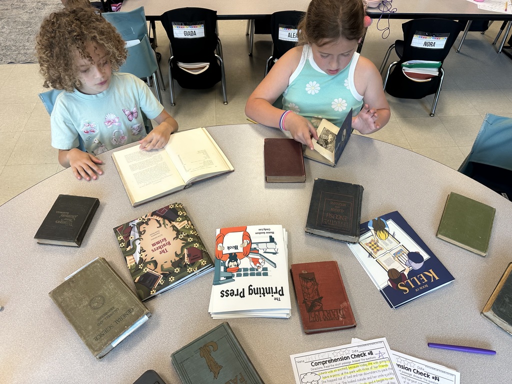 1st graders comparing books