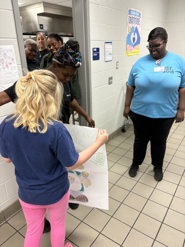 students showing appreciation to the cafeteria staff