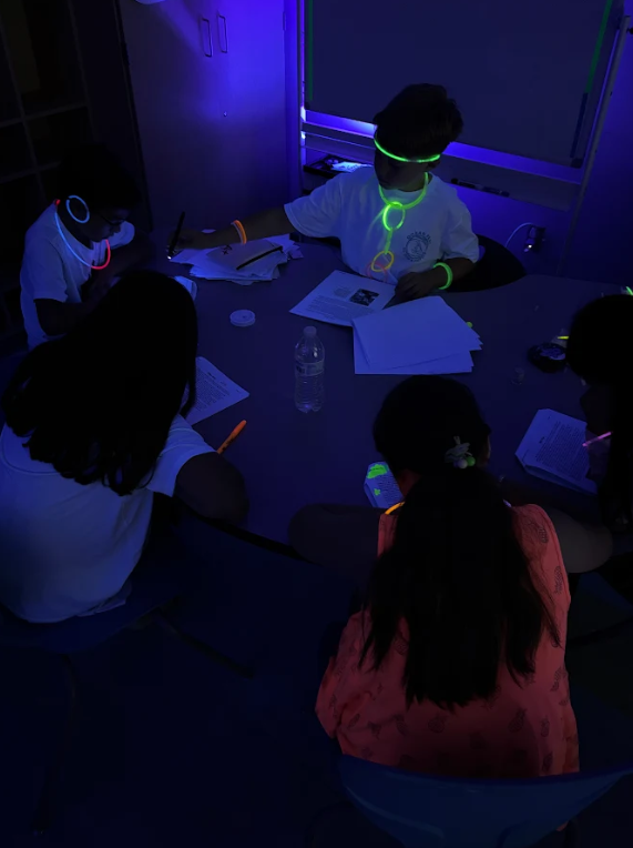 4th graders having glow day