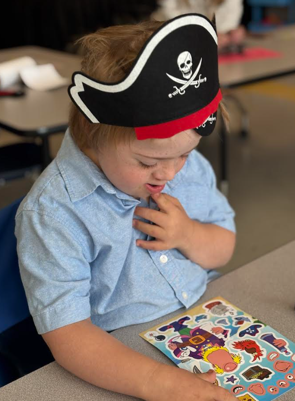 student dressed up as pirates