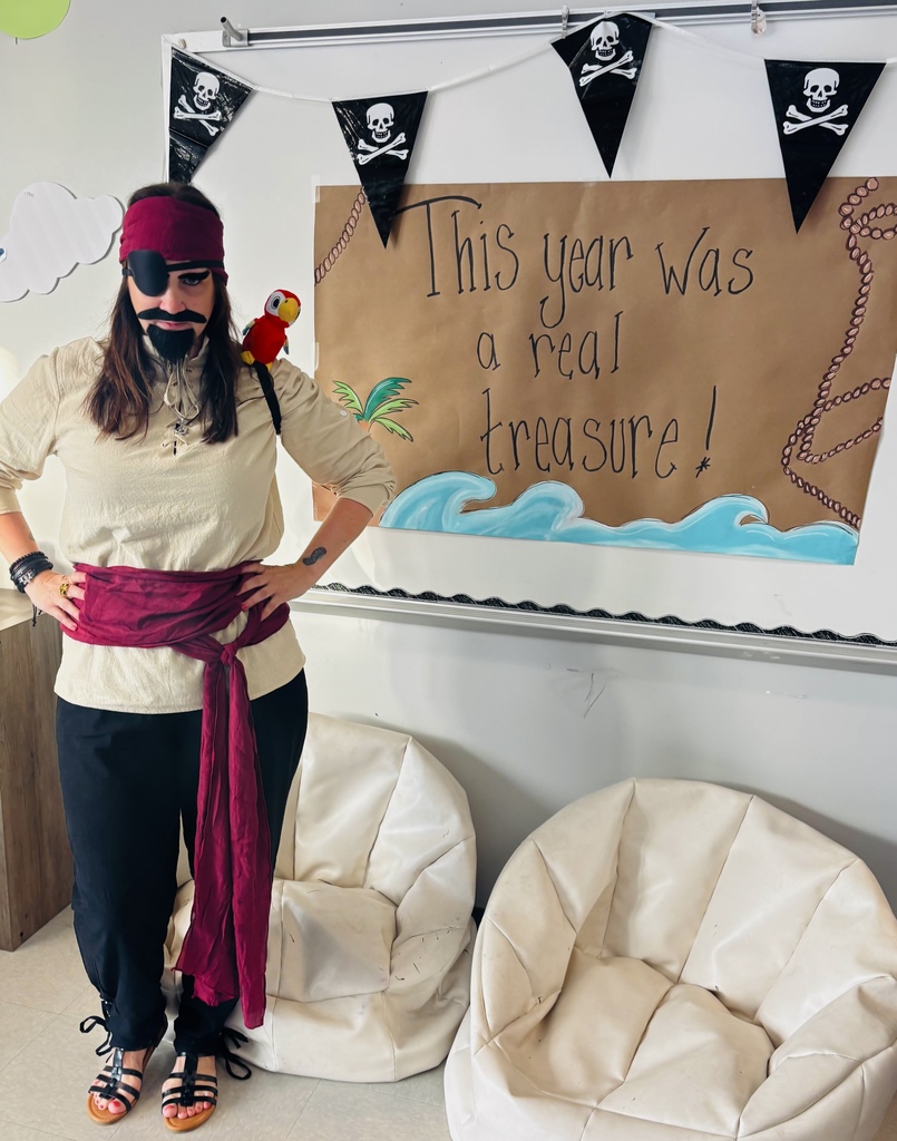 teachers dressed up as pirates