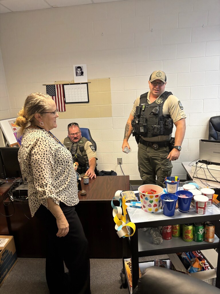 Our amazing Sunshine Committee rolled through the halls delivering snacks and smiles to our incredible faculty — a small way of saying THANK YOU for the countless hours, endless patience, and everyday dedication our teachers pour into our Grizzlies