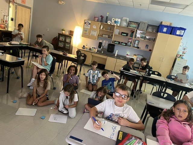 4th graders working on math word problems together