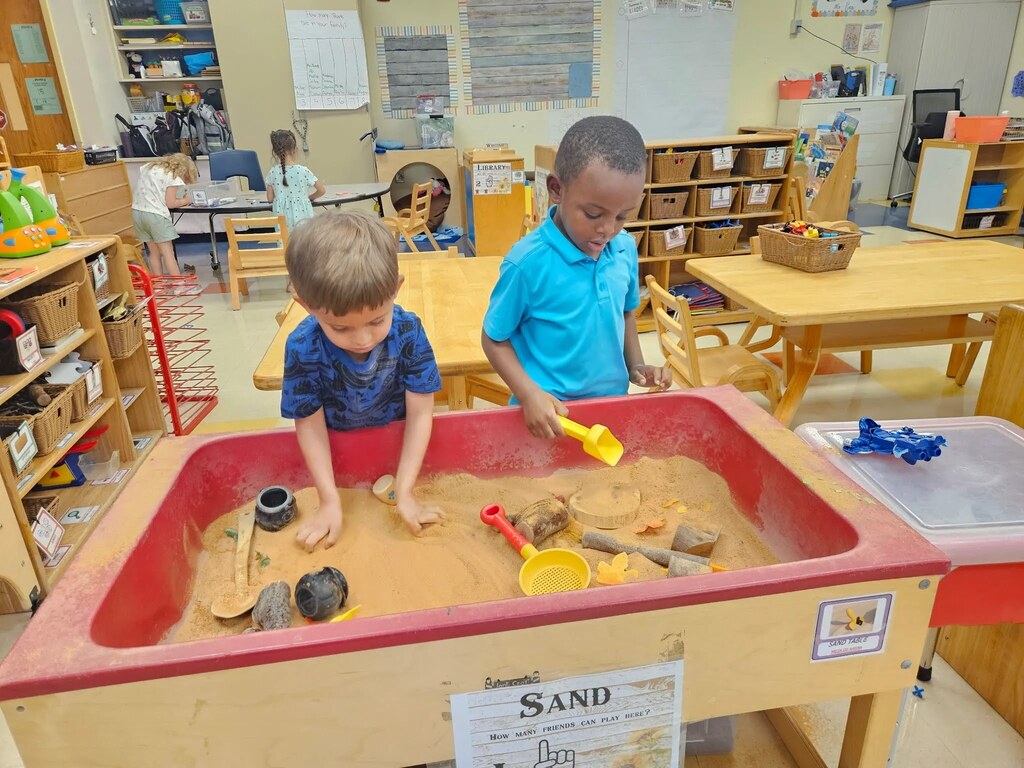 Sand table 