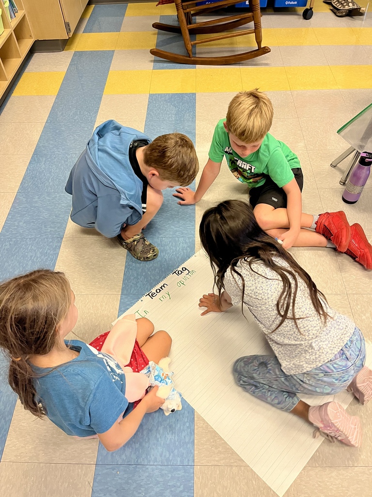 2nd graders collaboratively writing