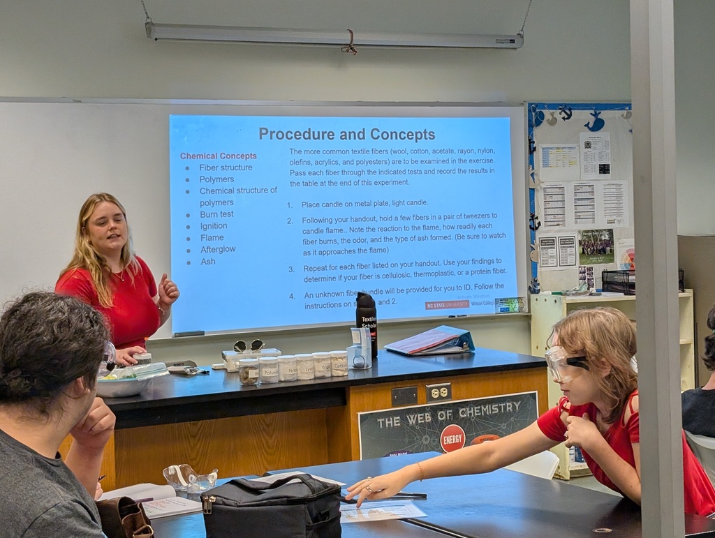 Speaker goes over procedures and concepts of experiment while student follows along on cheat sheet