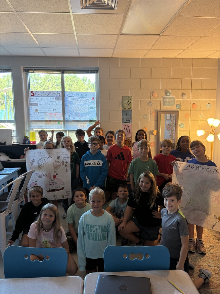 4th graders working on a group project