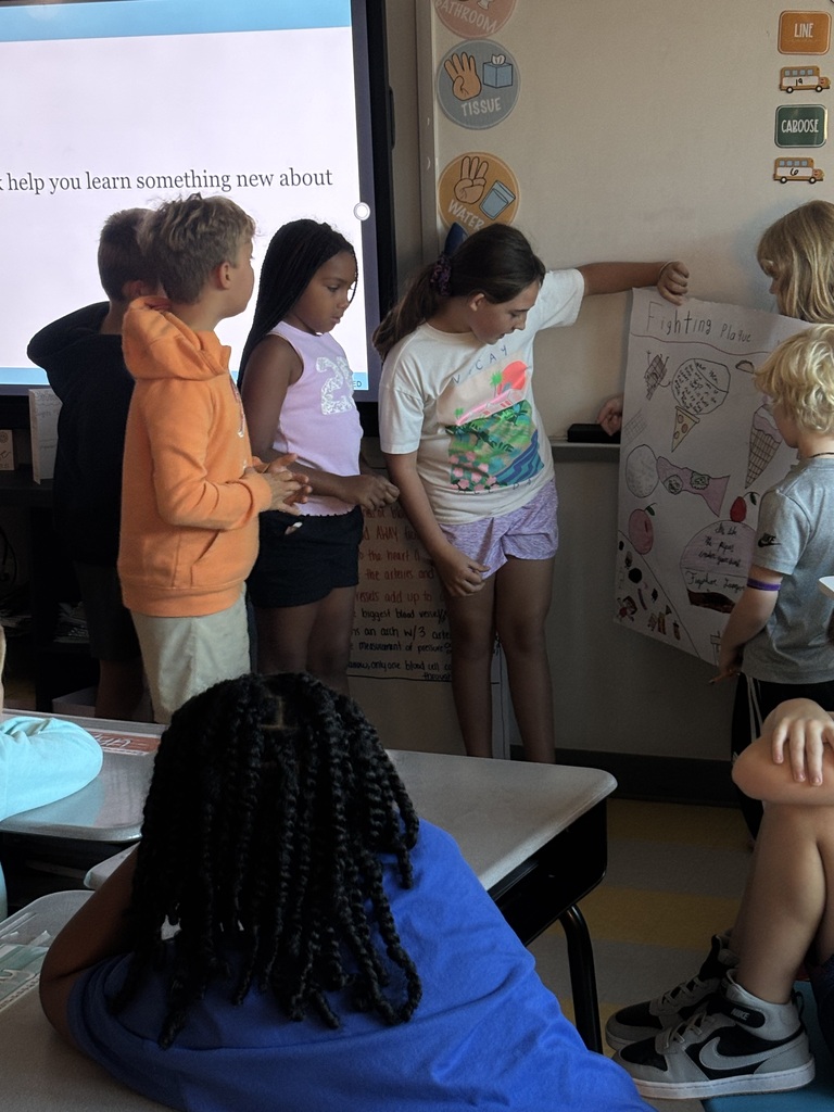 4th graders working on a group project