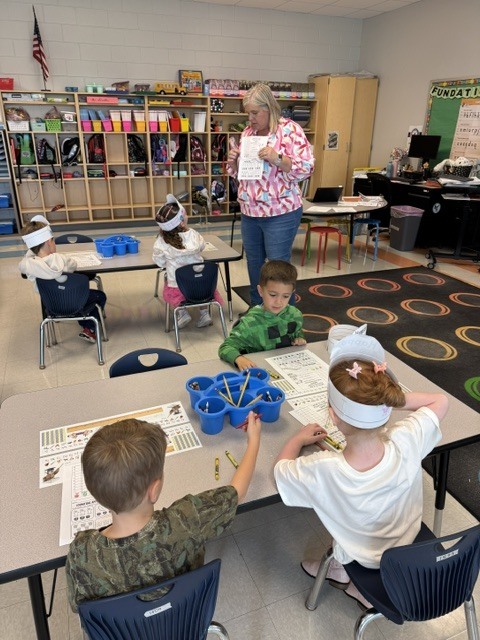 Kindergarten working on apple taste testing graph