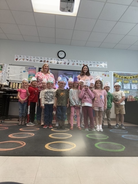 Kindergarten working on apple taste testing graph