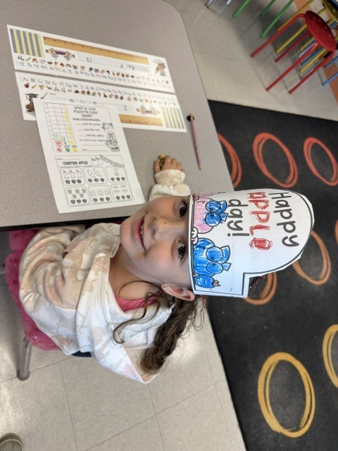 Kindergarten working on apple taste testing graph