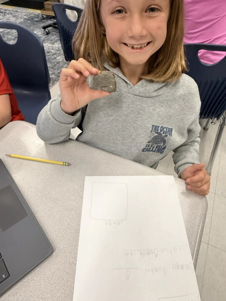 4th graders investigating rocks