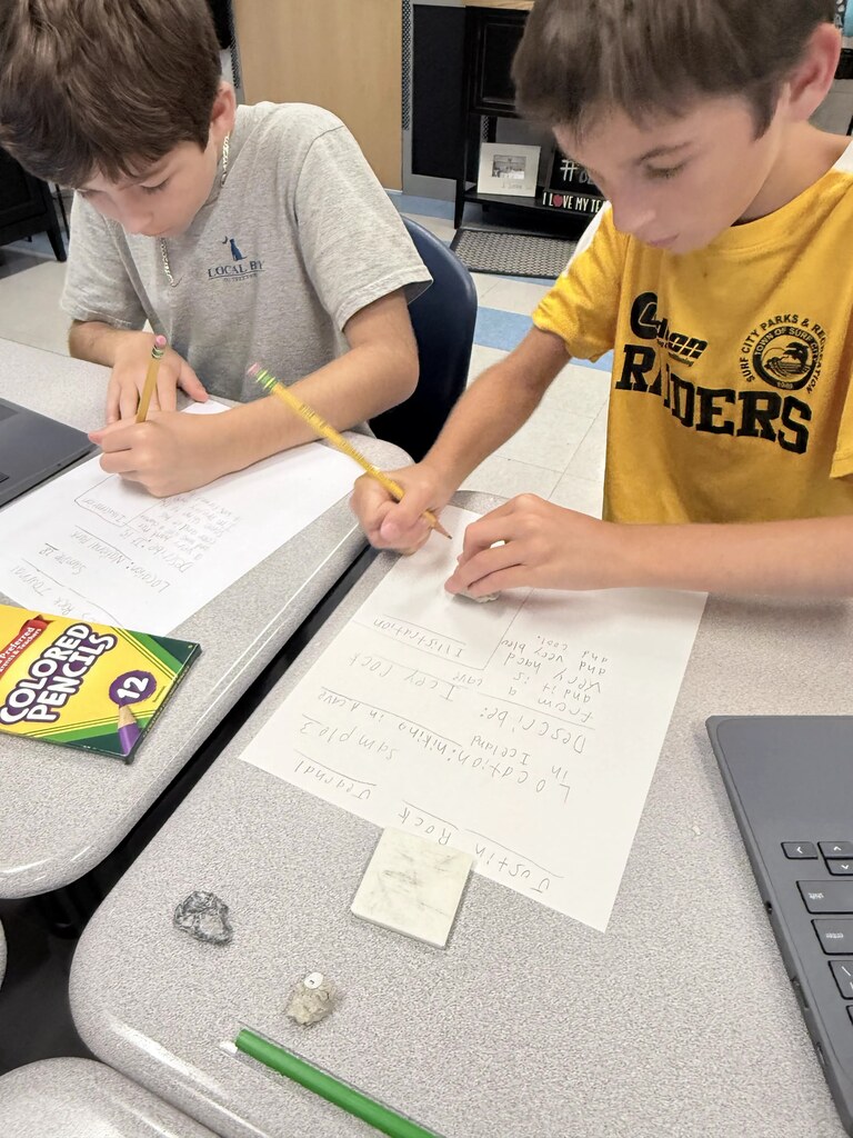 4th graders investigating rocks