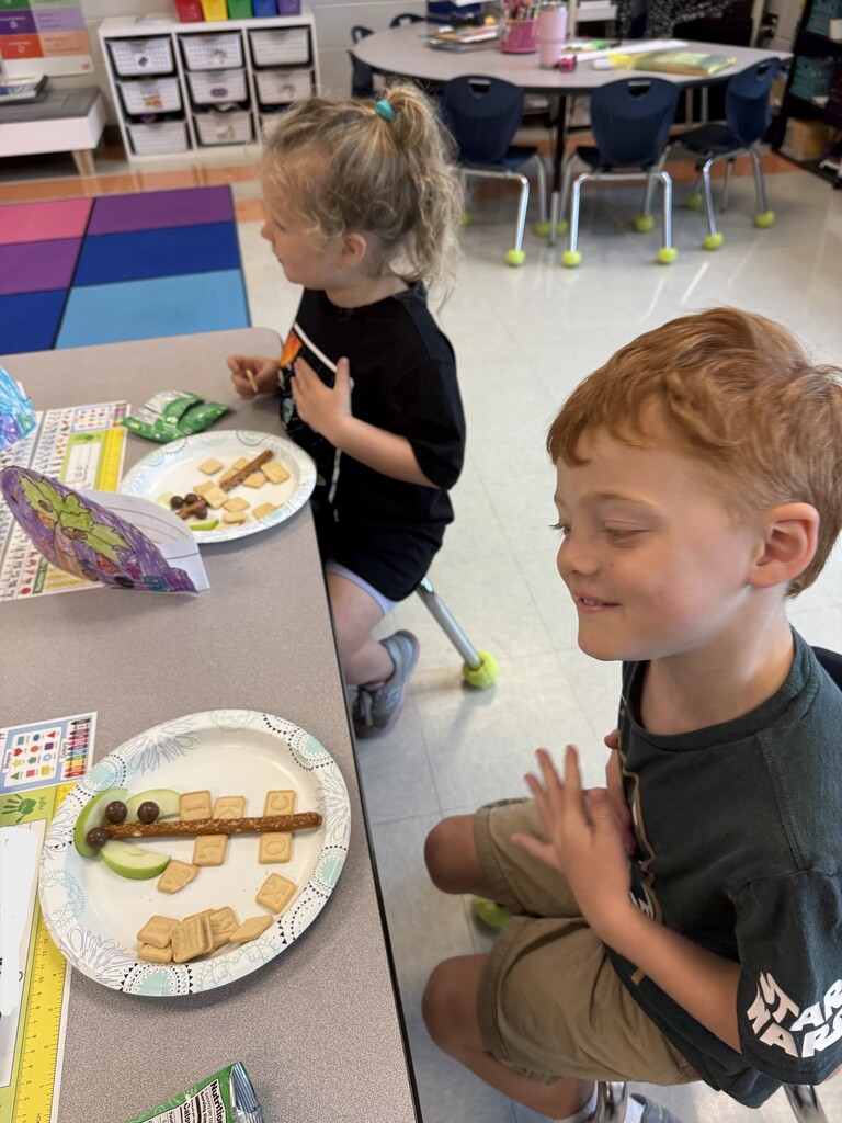 student eating a chicka chicka boom boom snack