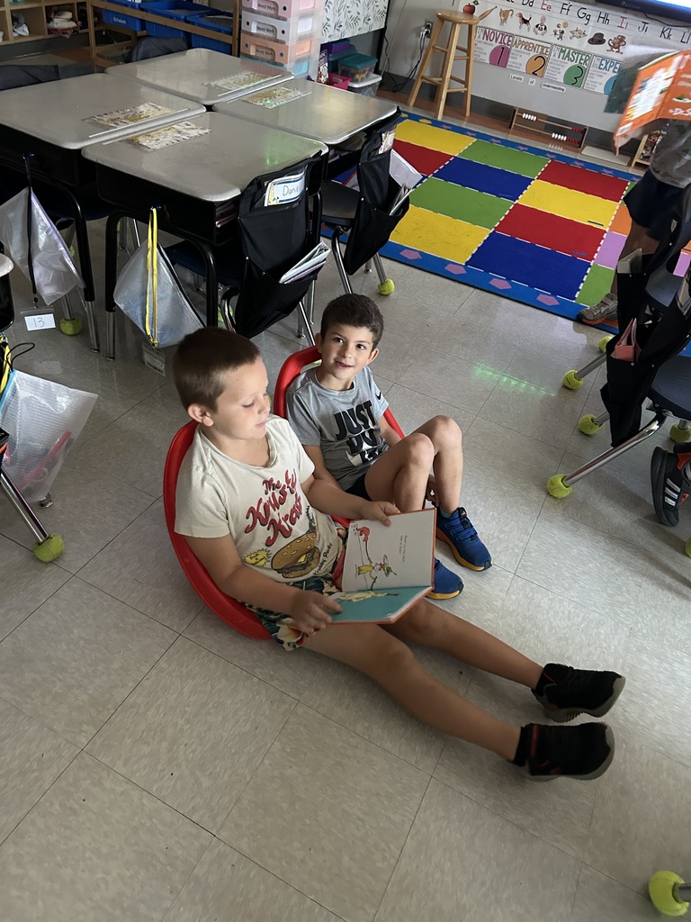 first grade students reading the book green eggs and ham