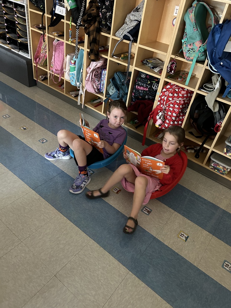 first grade students reading the book green eggs and ham