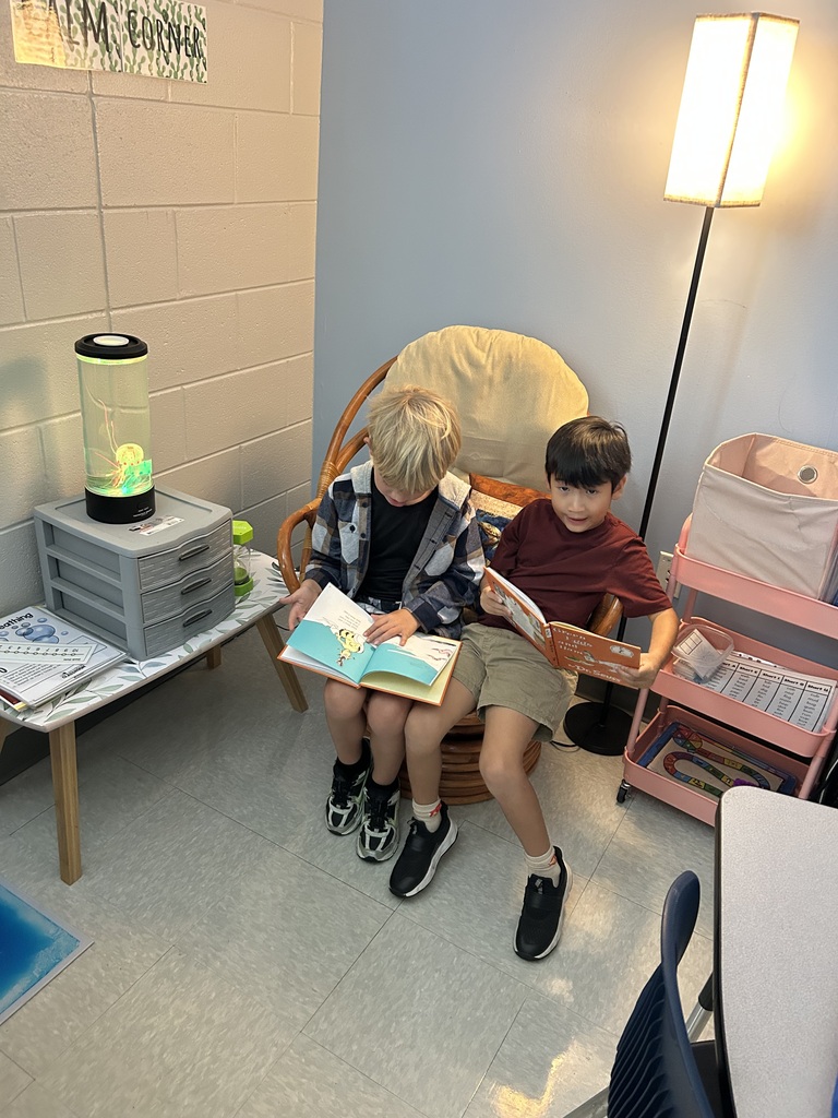 first grade students reading the book green eggs and ham