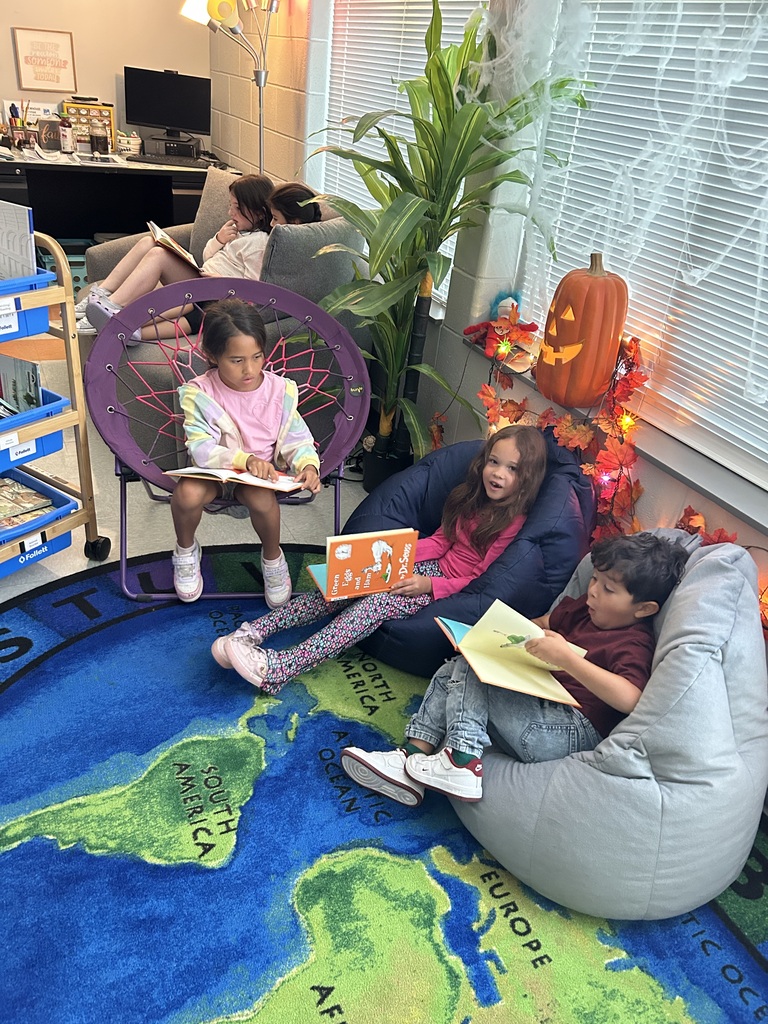 first grade students reading the book green eggs and ham