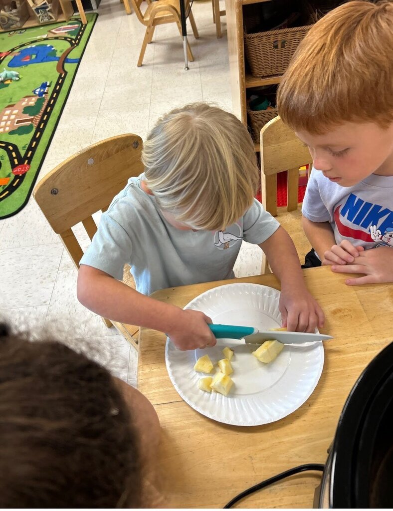PreK students making homemade apple sauce