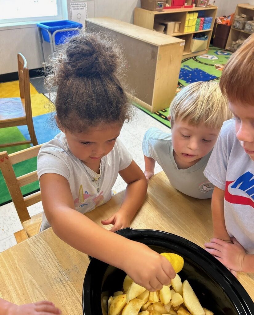 PreK students making homemade apple sauce