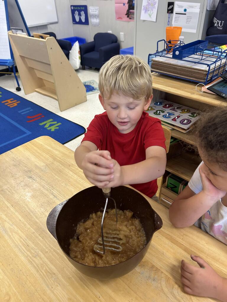 PreK students making homemade apple sauce