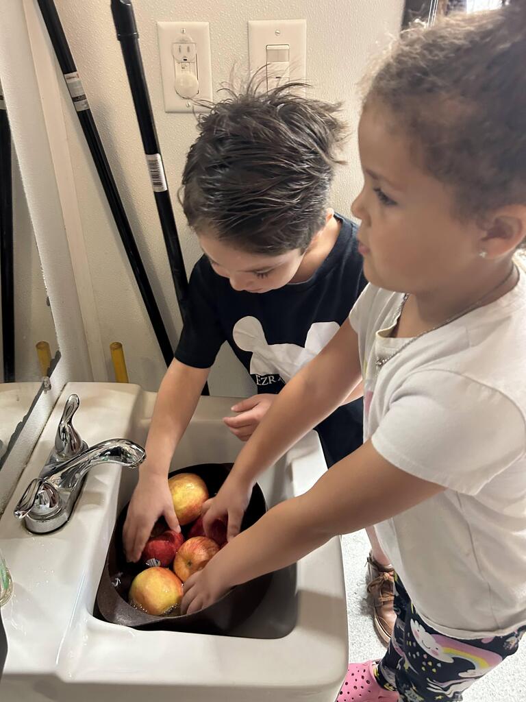 PreK students making homemade apple sauce