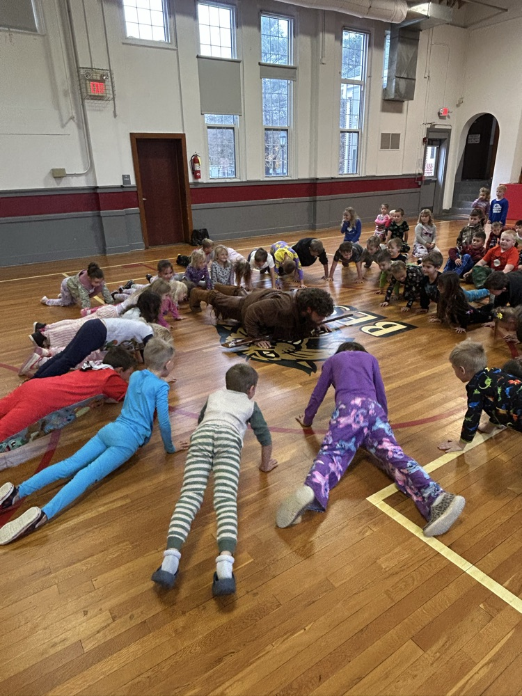 A push-up contest with the Mountaineer 