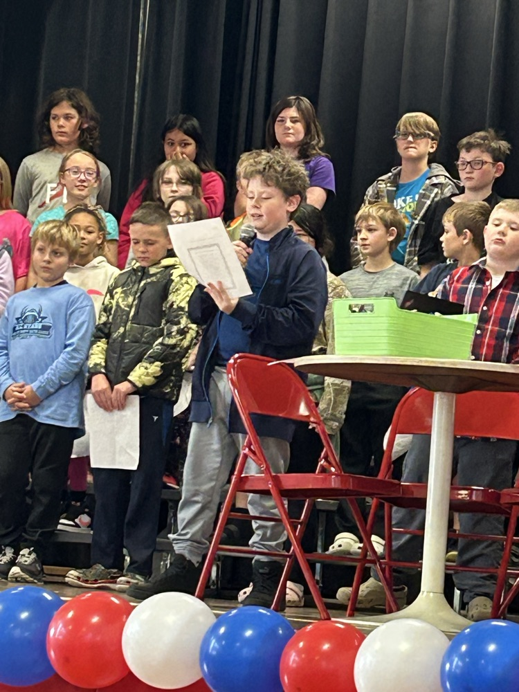 Student says Veterans prayer 