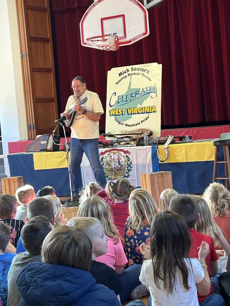 MicK Souter performing a song for students 