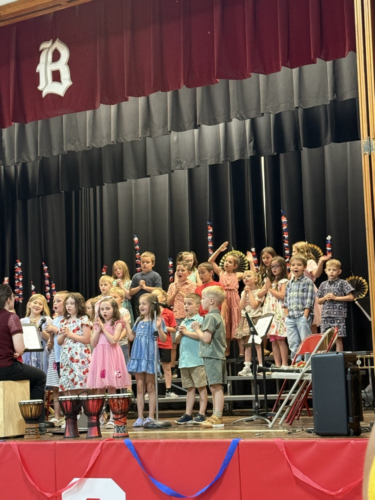 Kindergarten and 1st grade students performing for the concert. 