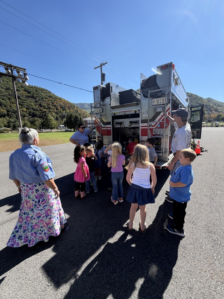 K class with volunteers