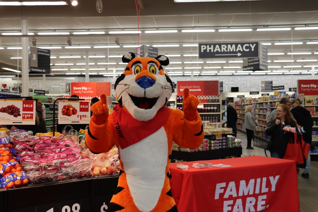 tony the Tiger Mascot posing for photo in Family Fare giving two thumbs up