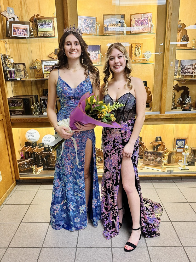 seniors, Lauren Davis and Aubrie Adams