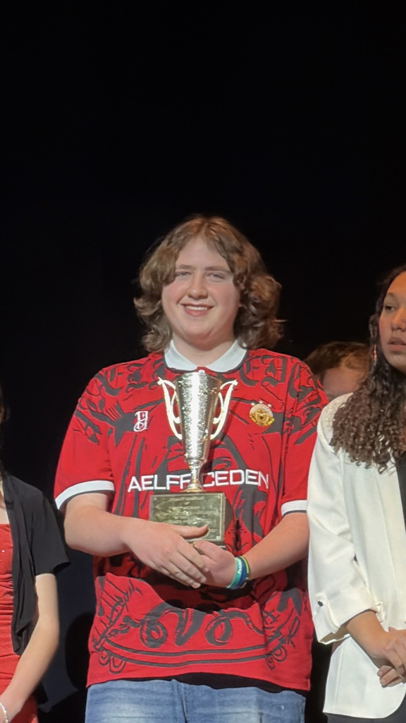 Bodey holding his trophy