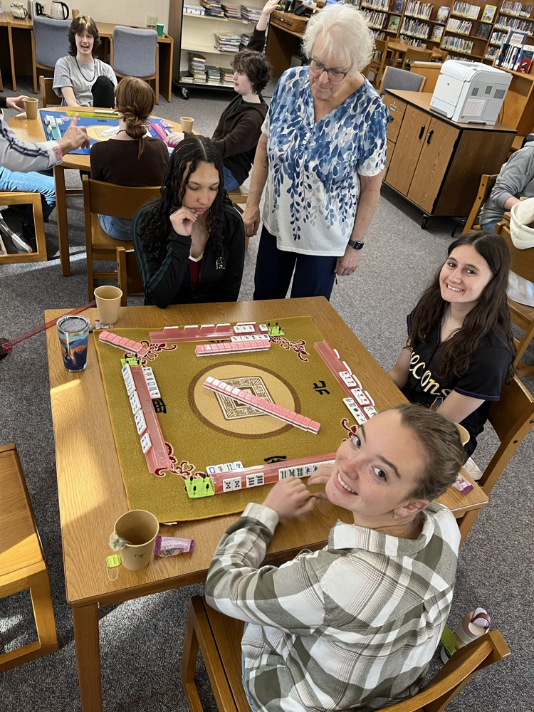 kids playing mahjong
