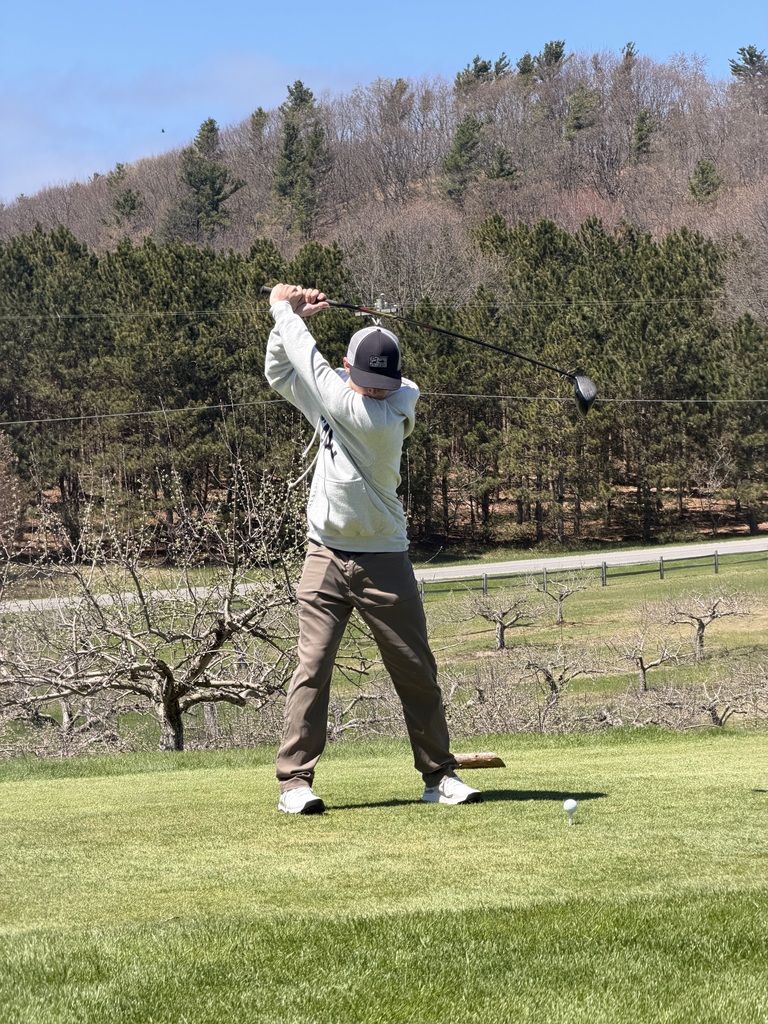 Golf team at Benona Golf on 4/30/26