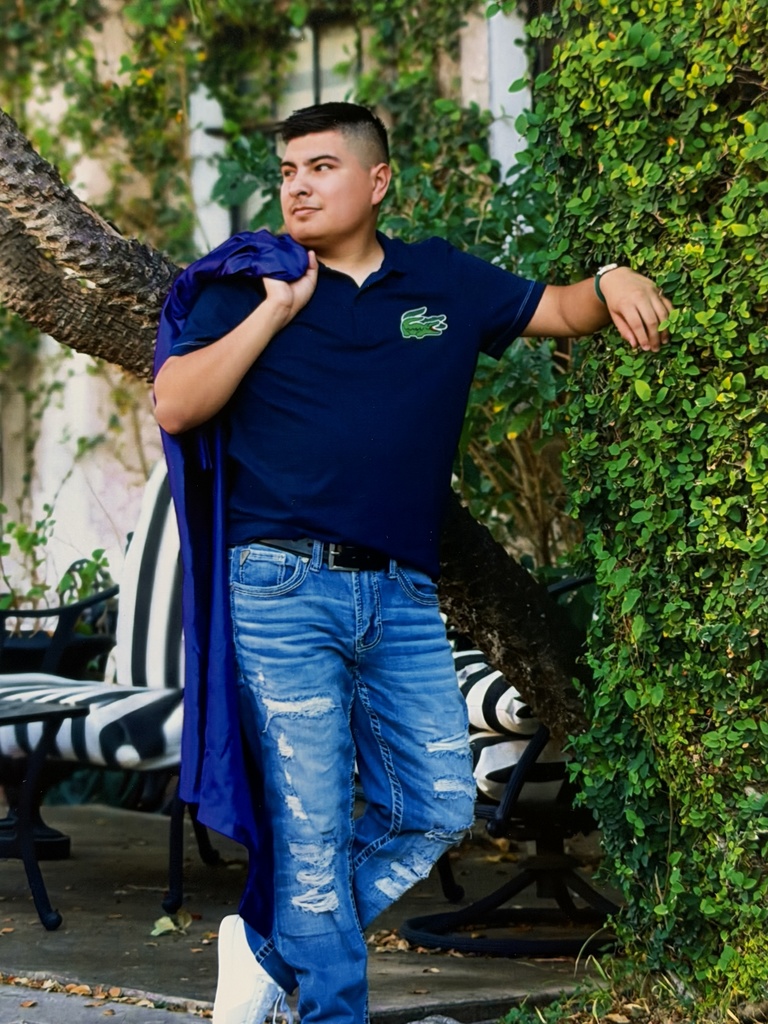 Class of 2026 Senior Photo - Kelvin Herrera