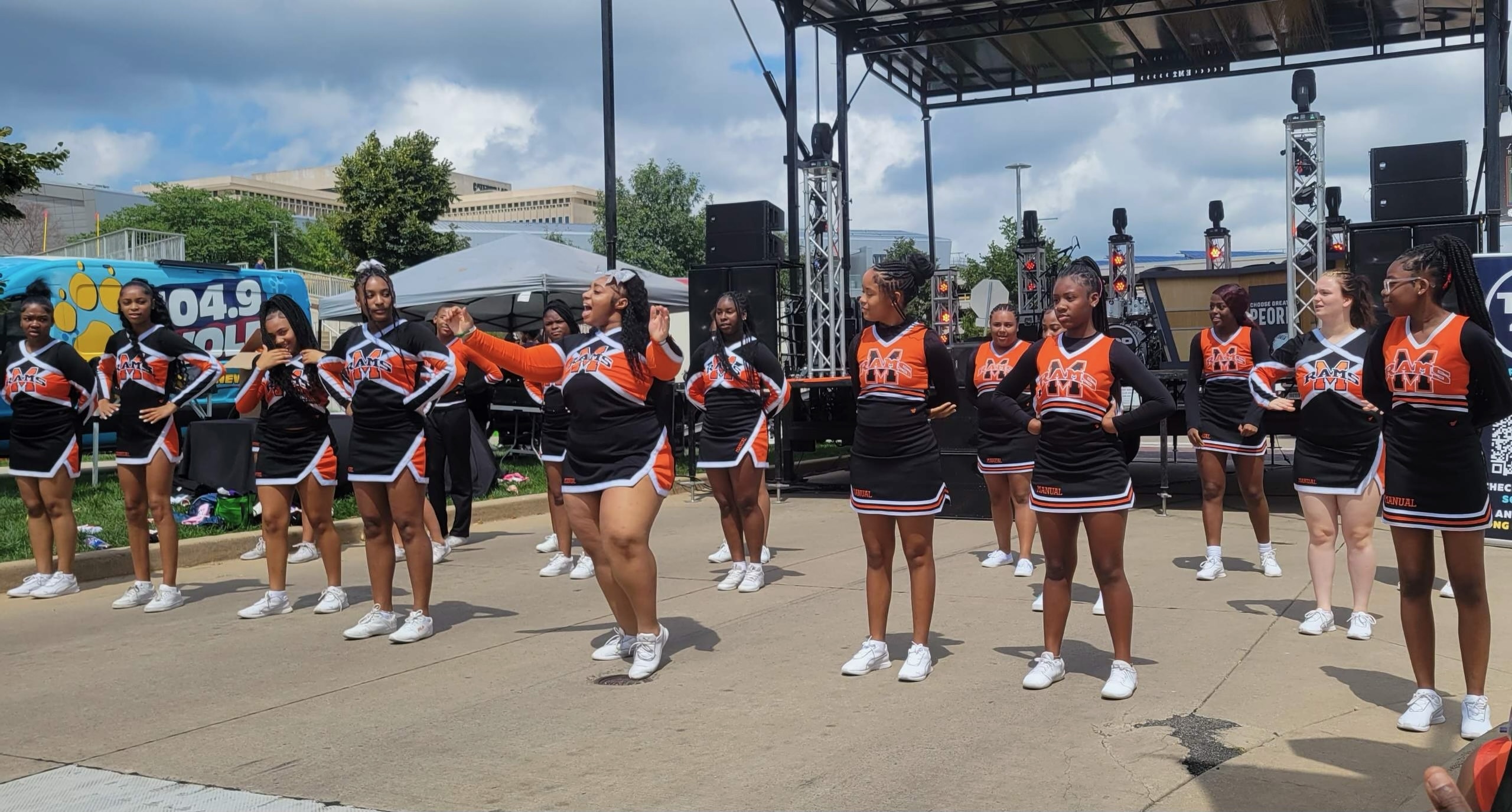 High School Athletes perform at Chicago Bears Tailgate | Rolling