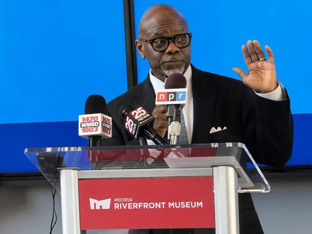 dr bell speaking at the riverfront musuem
