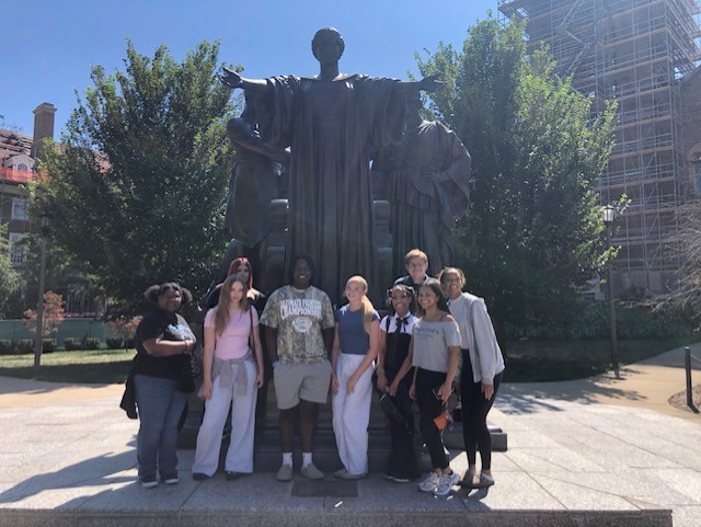 AVID seniors catch a class of 2026 picture on the U of I campus.