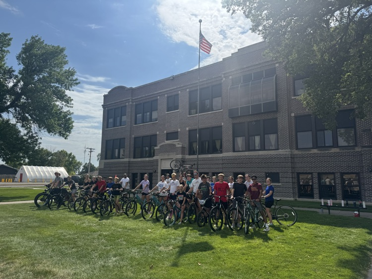 JH & HS XC: 1. Ran the outskirts with a water break courtesy of Hatch’s 2. Anything-But-A-Baton Relay Races 3. Recovery Bike Day It’s been a fun week for @PCS_Pride harriers!
