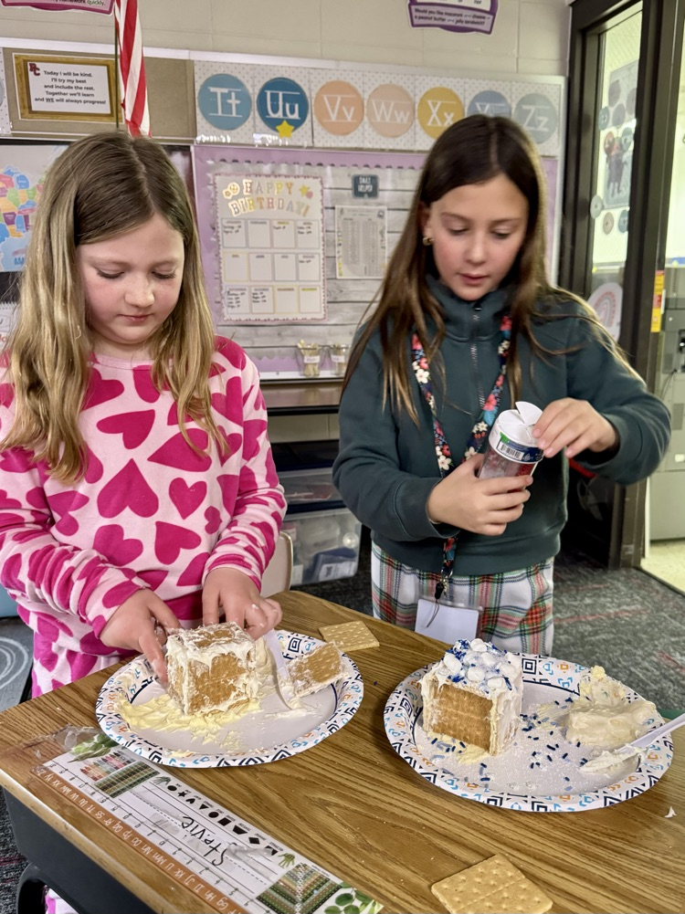 The 2nd Grade students had a blast making their own gingerbread houses! 🎄 #plainsmenpride